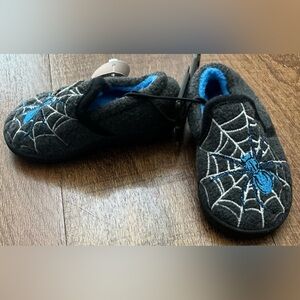 NWT baby toddler boy glow in the dark spider slippers Sz 5/6